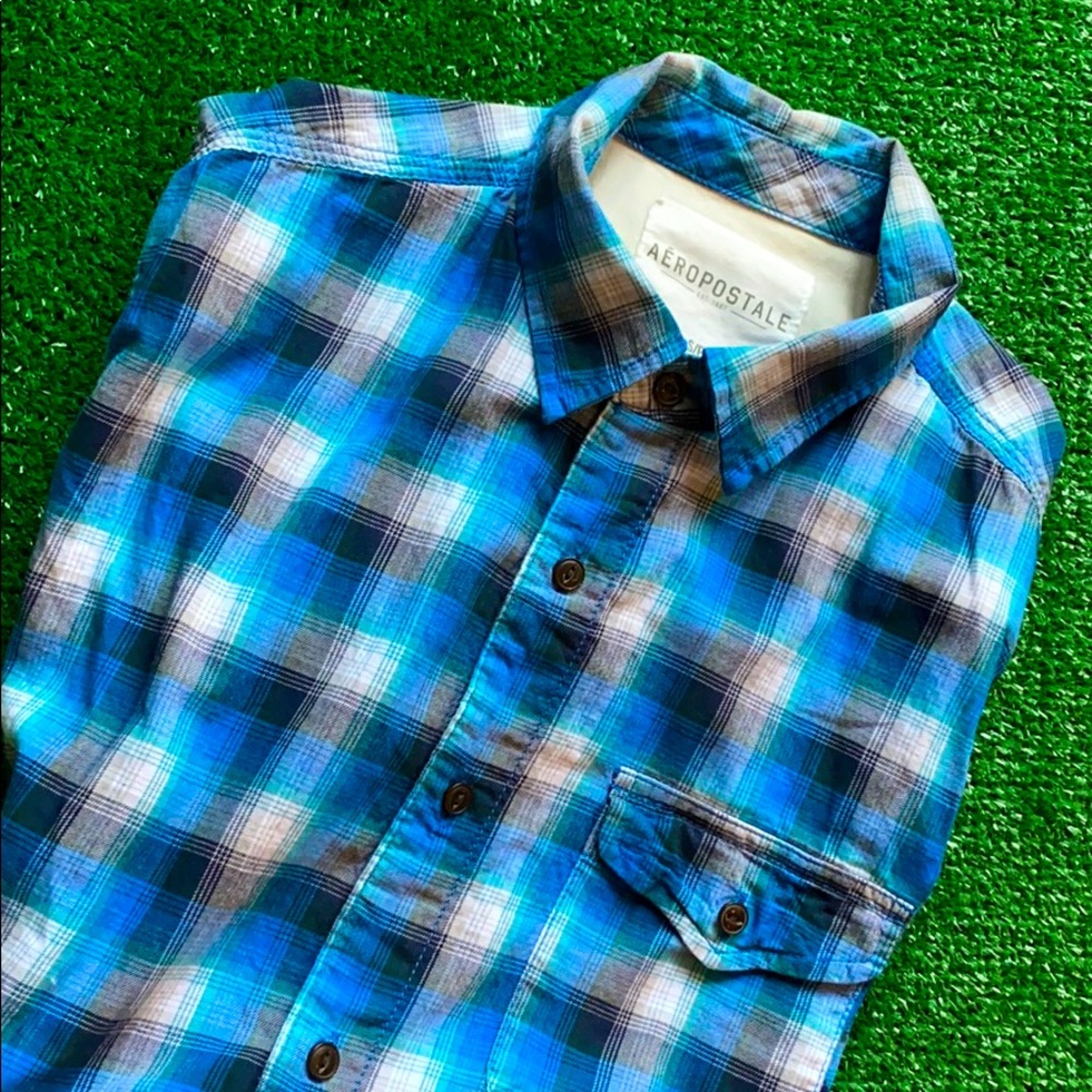 Aeropostale shirt with buttons and a pocket